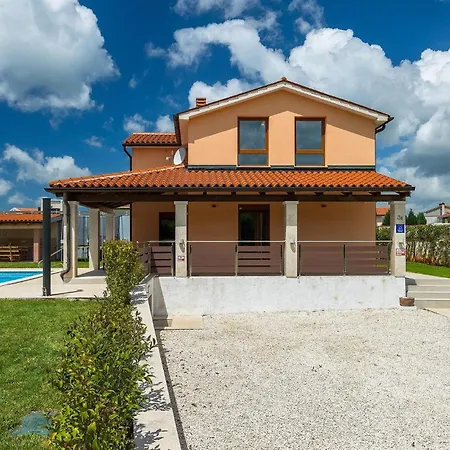 Holiday home Mara Svetvincenat