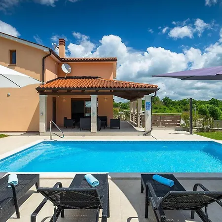 Mara Svetvincenat Holiday home