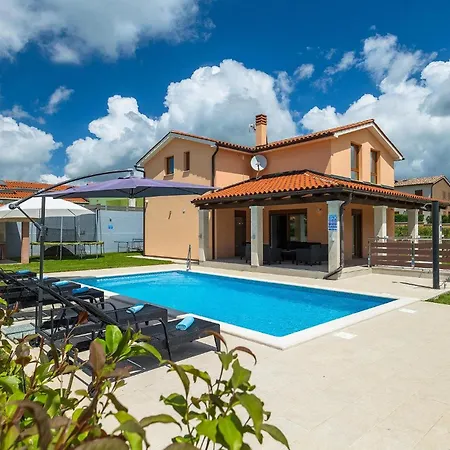 Holiday home Mara Svetvincenat *