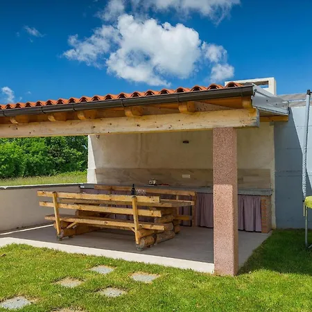 Holiday home Mara Svetvincenat