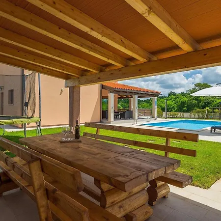 Dom wakacyjny Mara Svetvincenat