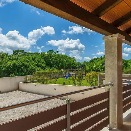 Mara Svetvincenat Holiday home Stokovci