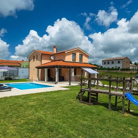 Holiday home Mara Svetvincenat Stokovci